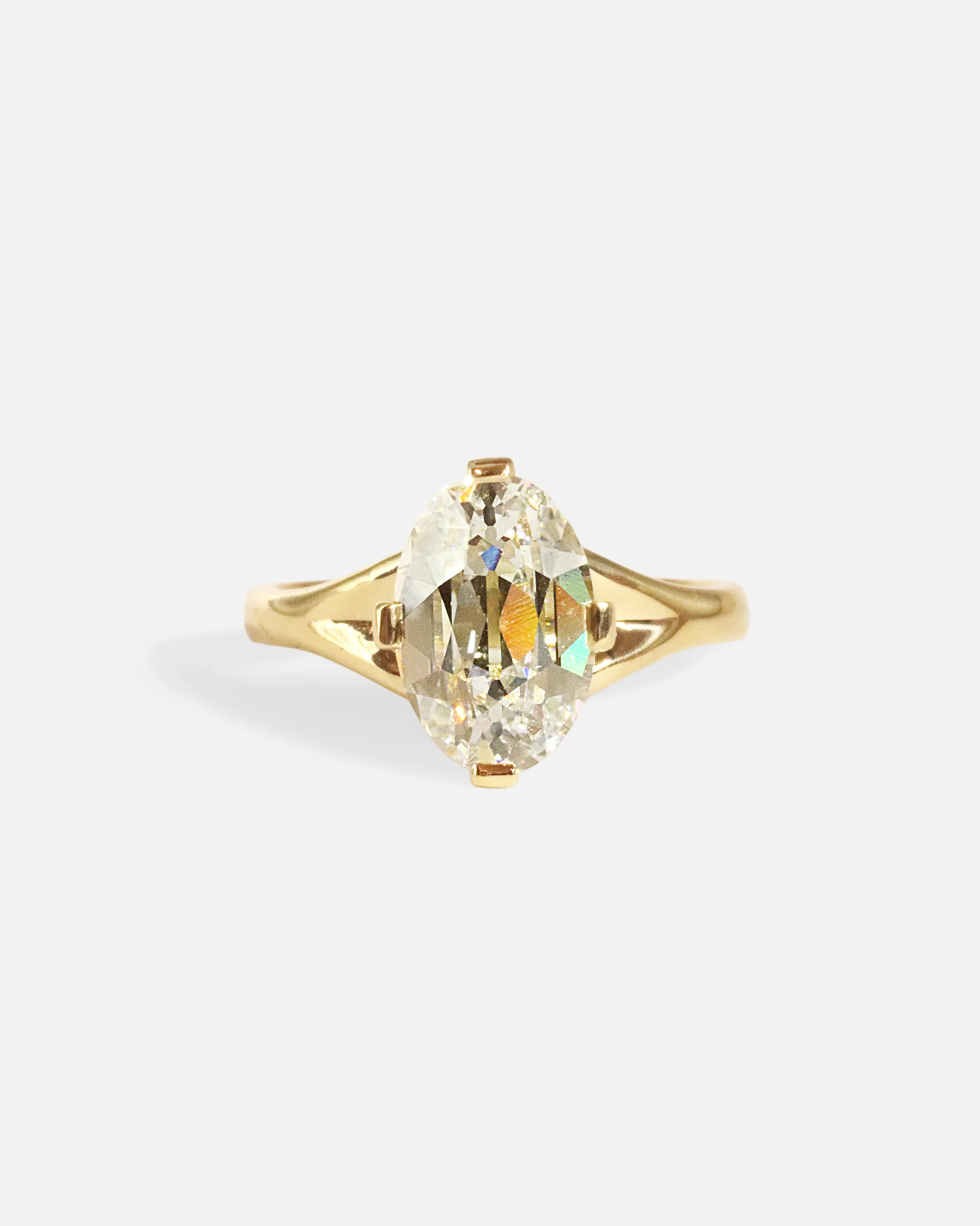 Kita / Antique Cut Oval Diamond Ring