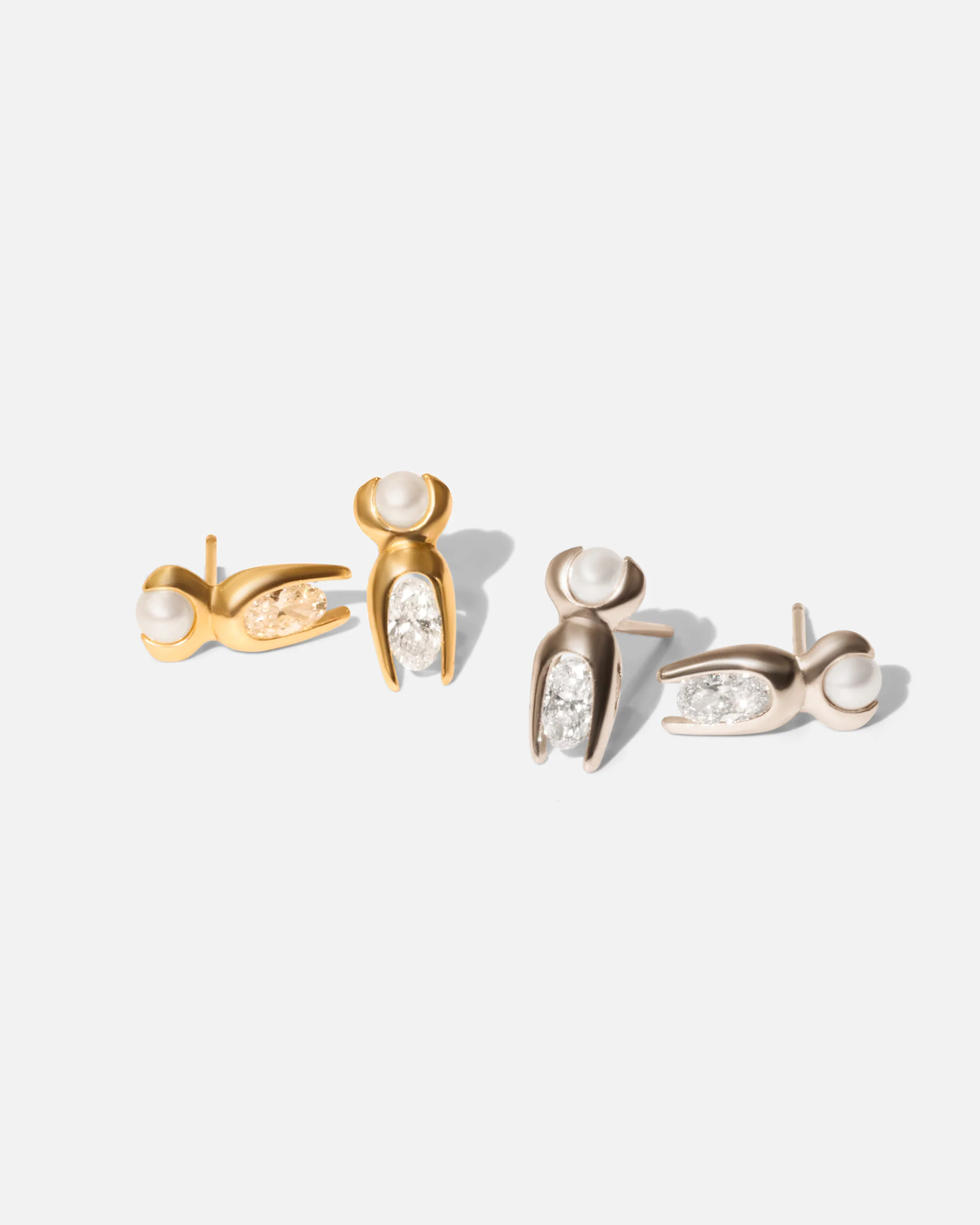Mutation Earrings / Pearl & Diamond in Yellow Gold - Image 3