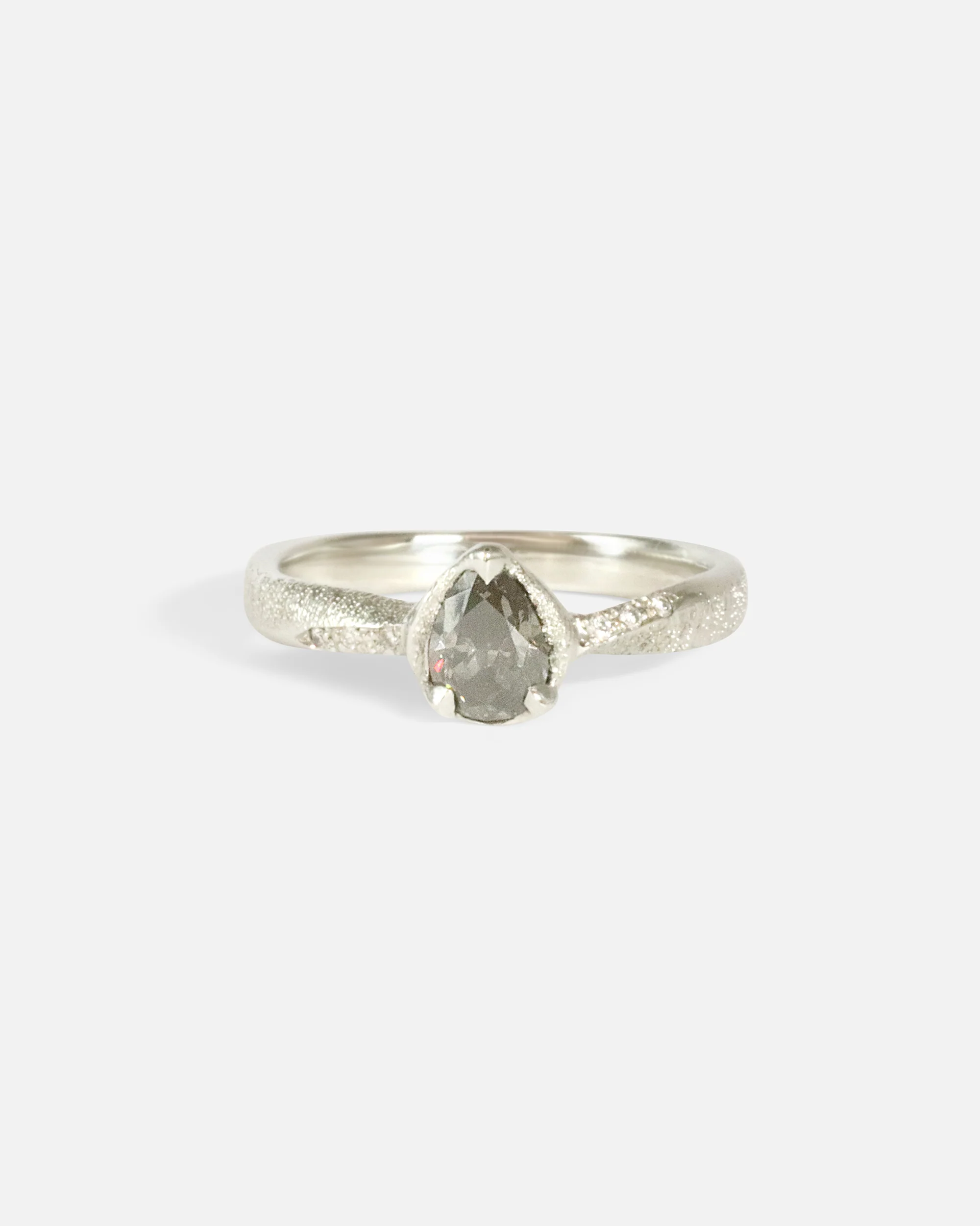 Sparkling Hwan Ring / Fancy Grey